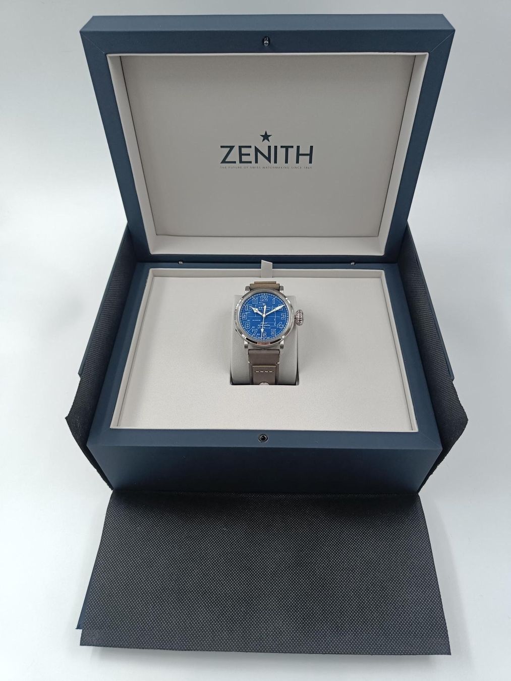 Zenith Orologi: ZENITH "PILOT TYPE 20 BLUEPRINT", LIMITED EDITION 250 – Nuovo (secondo la descrizione) da Luzern venduto da EdiGem 1