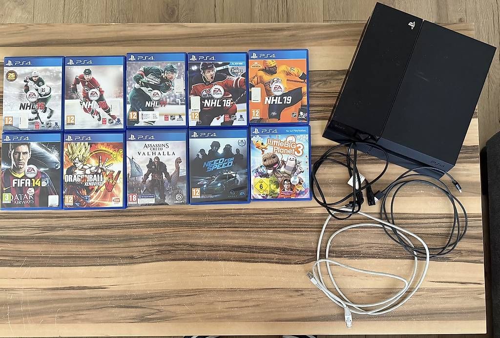 Console: PS4 inkl. Spiele (ohne Controller) – Usato da Schüpbach venduto da Jerome92