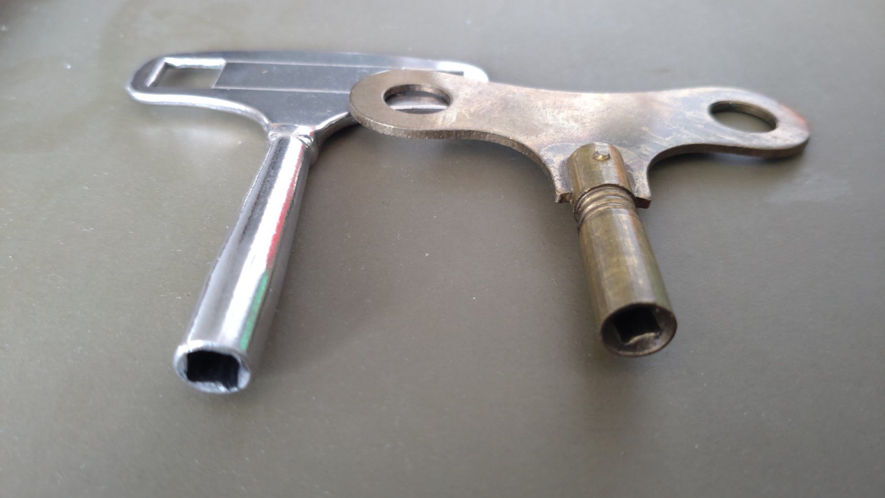 Schlüssel: 4 clés de remontage pour horloges anciennes – Gebraucht aus Vuadens von Tsaberli1 2