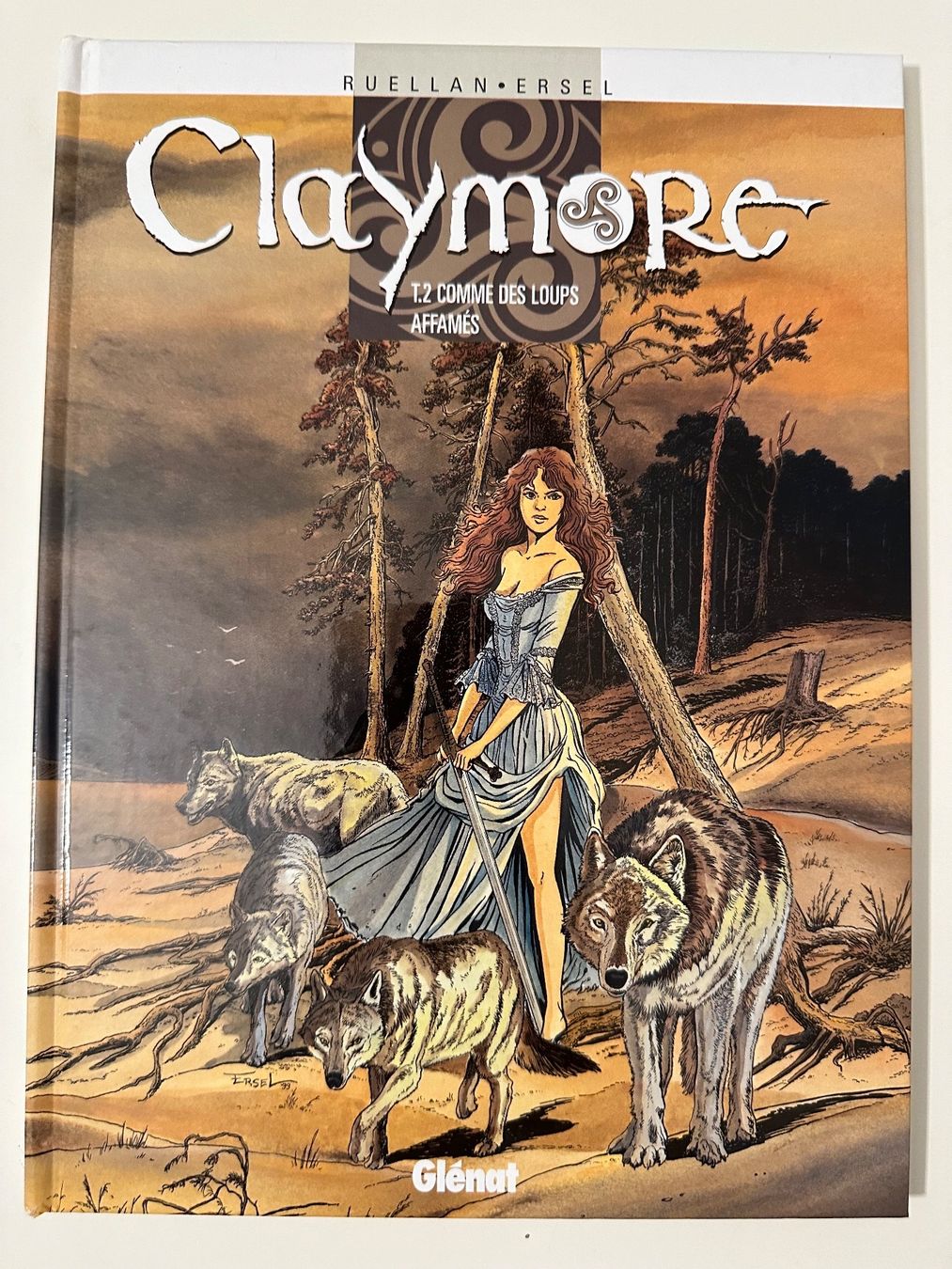 Comics: CLAYMORE - T.2 COMME DES LOUPS AFFAMÉS - HARDCOVER – Gebraucht aus Münsingen von Ganjam