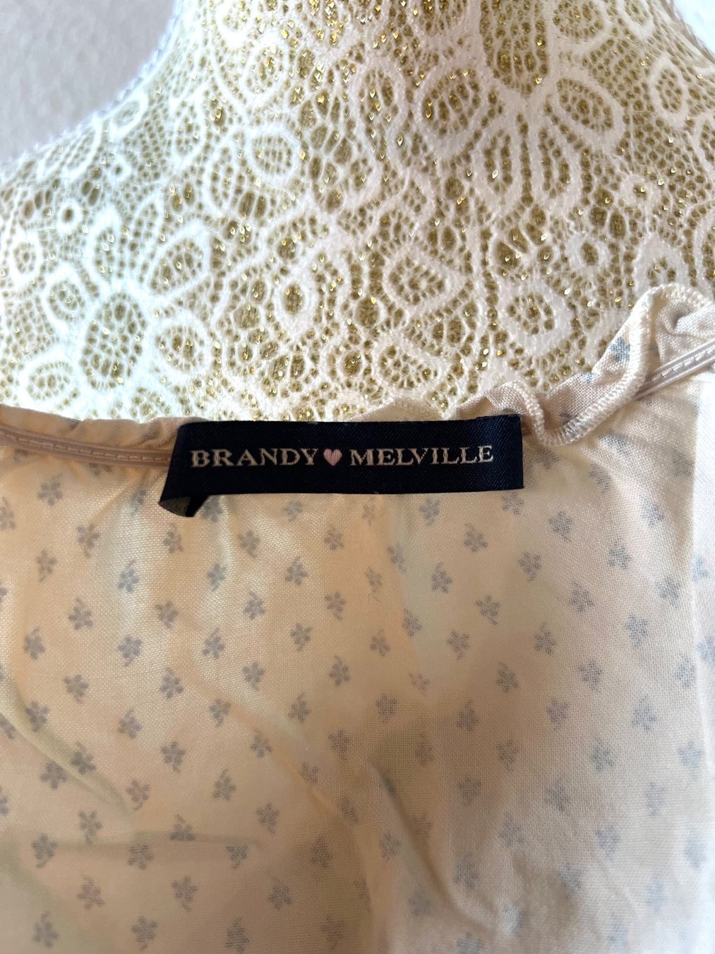 Brandy Melville Top: Brandy Melville cream coquette top – Nuovo (secondo la descrizione) da Otelfingen venduto da houseofstae 1