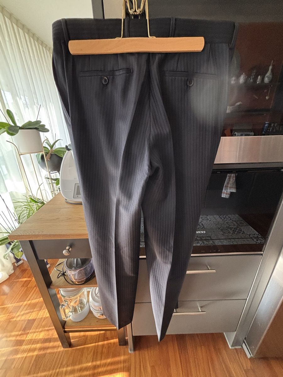 Hugo Boss Pantaloni: Pantalon noir rayé Hugo BOSS – Usato da OBERENGSTRINGEN venduto da Lolo6316 4