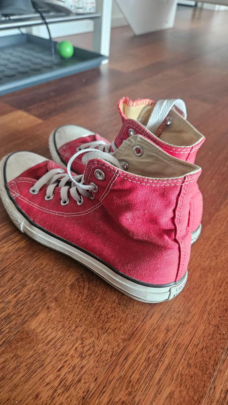 Converse Scarpe per ragazzi: All Star Converse Chuck Taylor Rot - Grösse 34 – Usato da Zürich venduto da AnjaliKosman