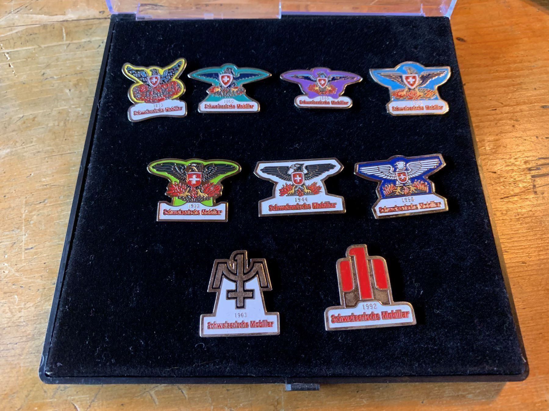 Placchette & Badge: Pin Set - Die Schweizerische Mobiliar – Nuovo e nell'imballaggio originale da Nidau venduto da feierabend_verkauf 1