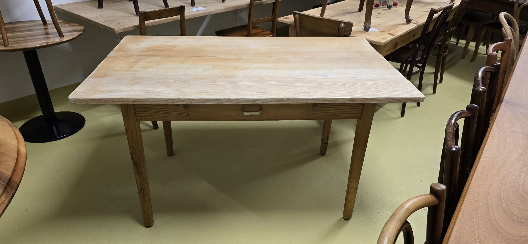 Tische: Küchentisch,  Esstisch,  Holztisch  – Gebraucht aus Zürich von Reni8048 3