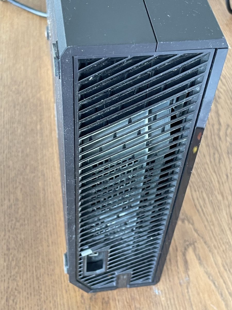 Microsoft Console: Xbox one 1540 – Usato da Couvet venduto da xinchang.liu 4