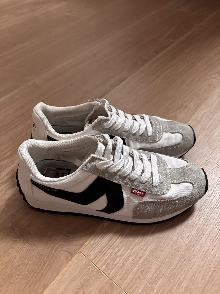 Levi's Scarpe per ragazzi: Levi's Sneaker retro Turnschuhe Grösse 40  – Usato da Weisslingen venduto da Yuna123 2