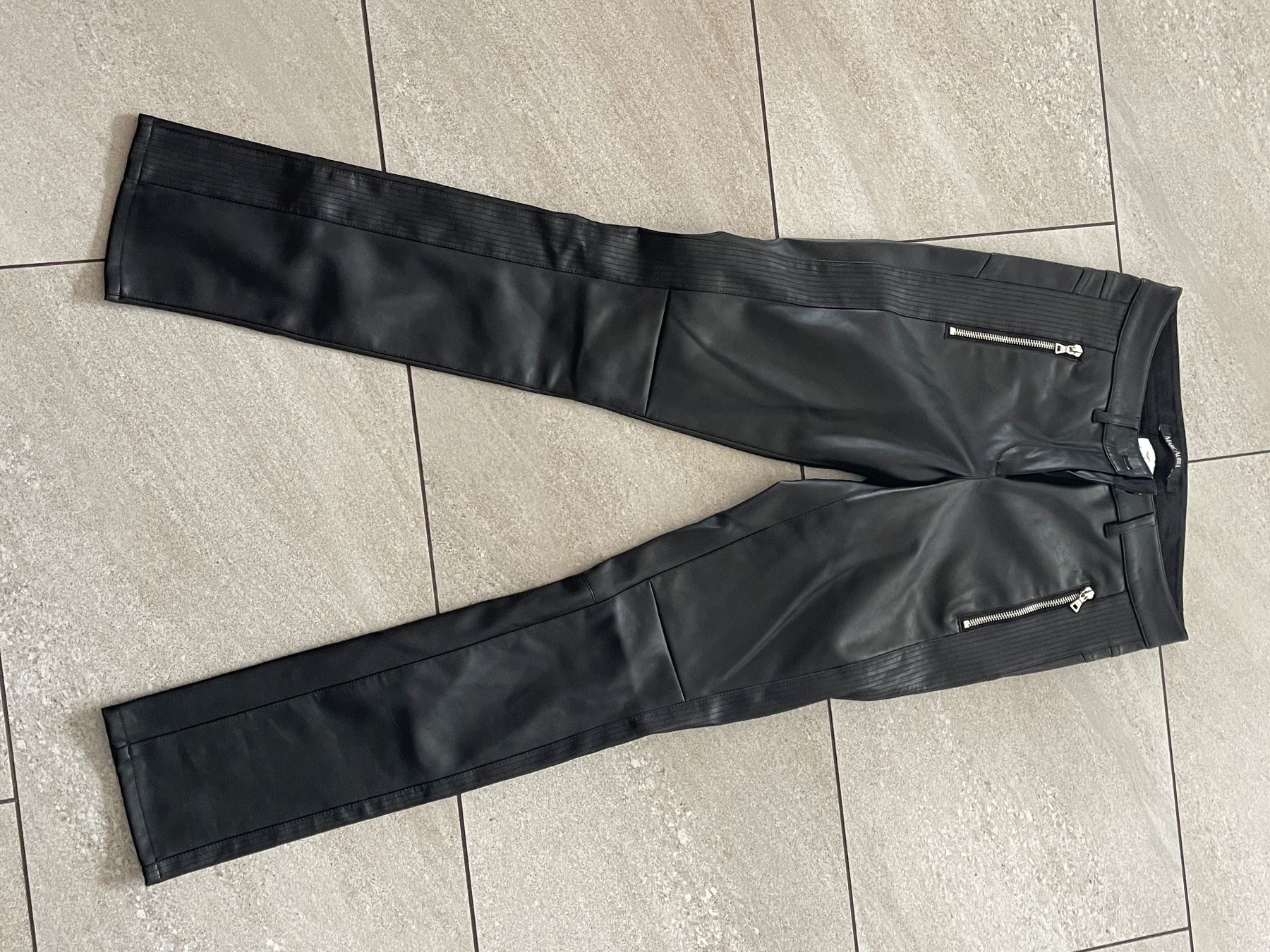 Pantaloni: Damen Lederhose – Usato da Vella venduto da Buendnersteinbock