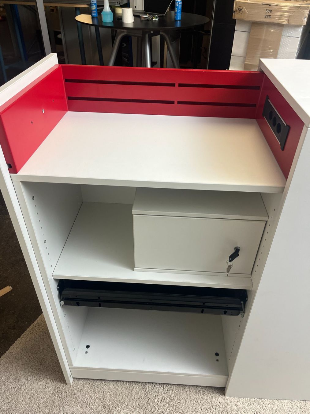 Armadi: Steelcase Apothekerschrank – Nuovo (secondo la descrizione) da Bern venduto da FRazziniAG 3