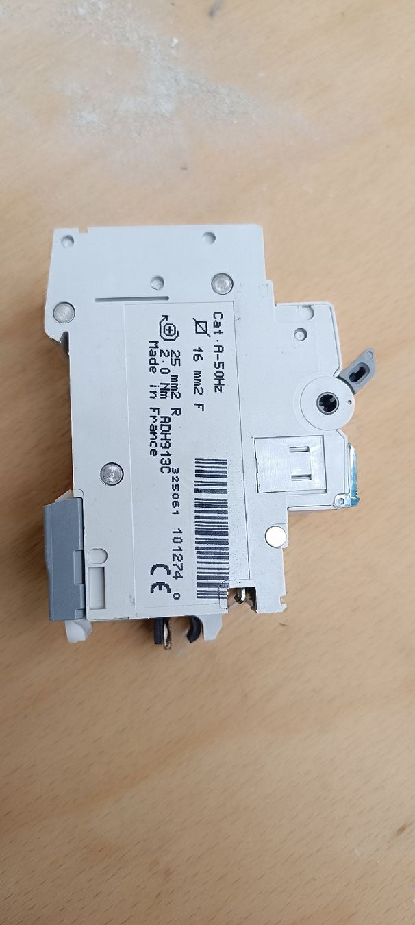 Hager Alimentazione elettrica: 13A/30 mA FILS gebraucht – Usato da Bonstetten venduto da Promix1 3