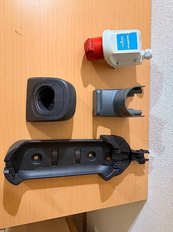 Batterie-Ladegeräte: Porsche Mobile Charger – Gebraucht aus Chambésy von Oleg08 2