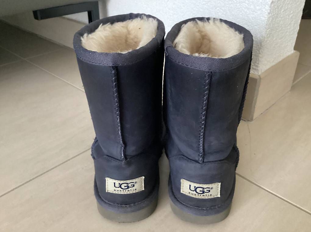 Scarpe per ragazzi: UGG bleu marine taille 33 – Usato da Prangins venduto da ann_5ngr