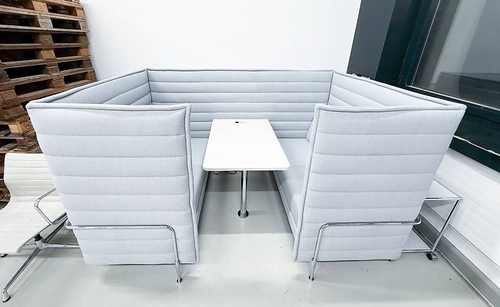 Set di tavolo e panche: VITRA Alcove Cabin – Usato da Basel venduto da used.