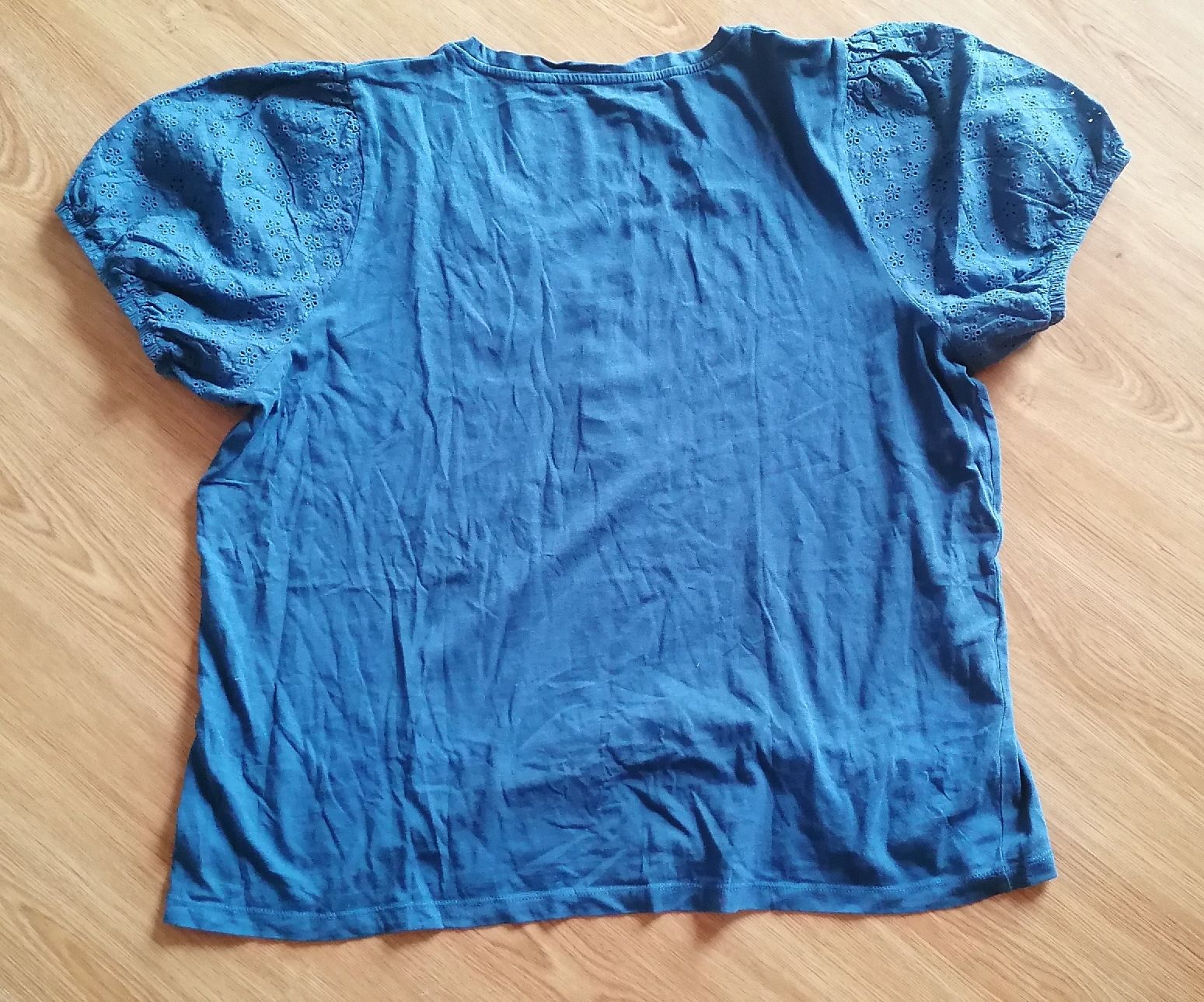 T-shirt: T-shirt,haut, pull manches courtes,pull, blouse, top – Usato da Montcherand venduto da petiteoune75 1