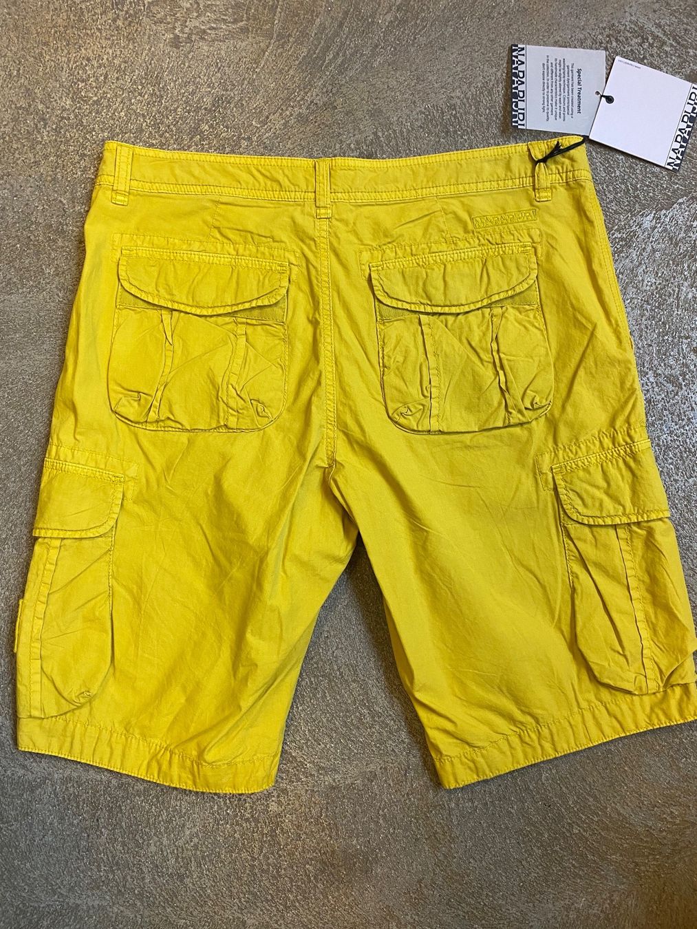 Napapijri Hosen: Short Napapijri Hommes Taille 33 – Neu und originalverpackt aus Orbe von D-stockFactory-Orbe 1