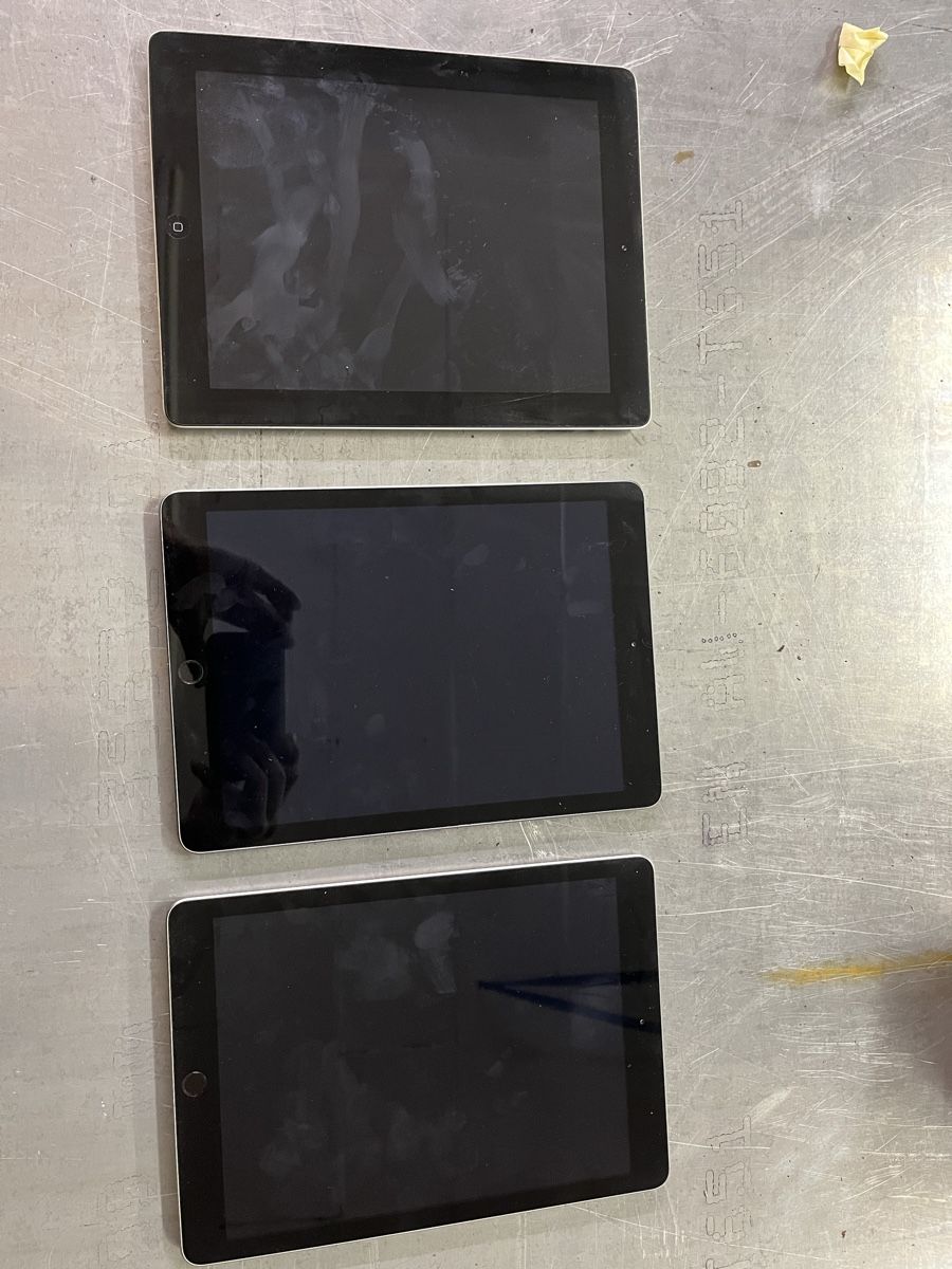 Apple Tablet PC: 11) 3xIpad + Logitech tastatur – Defekt aus Hallwil von mir_66q9 1