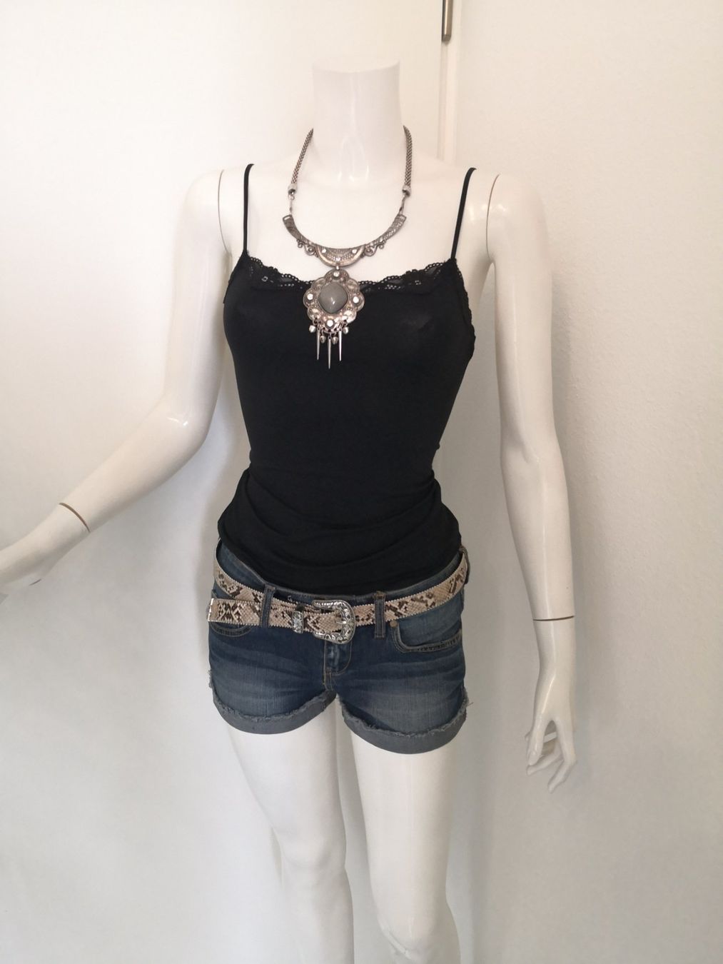 Mango Top: 🤩MANGO TOP STRETCH SCHWARZ MIT SPITZE – Nuovo (secondo la descrizione) da Olten venduto da Naja-Twins-Twins 4