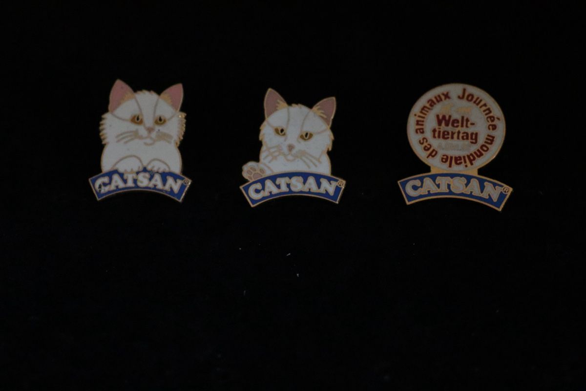 Placchette & Badge: Catsan PIN‘s – Usato da Ottenbach venduto da siiinnaa_77