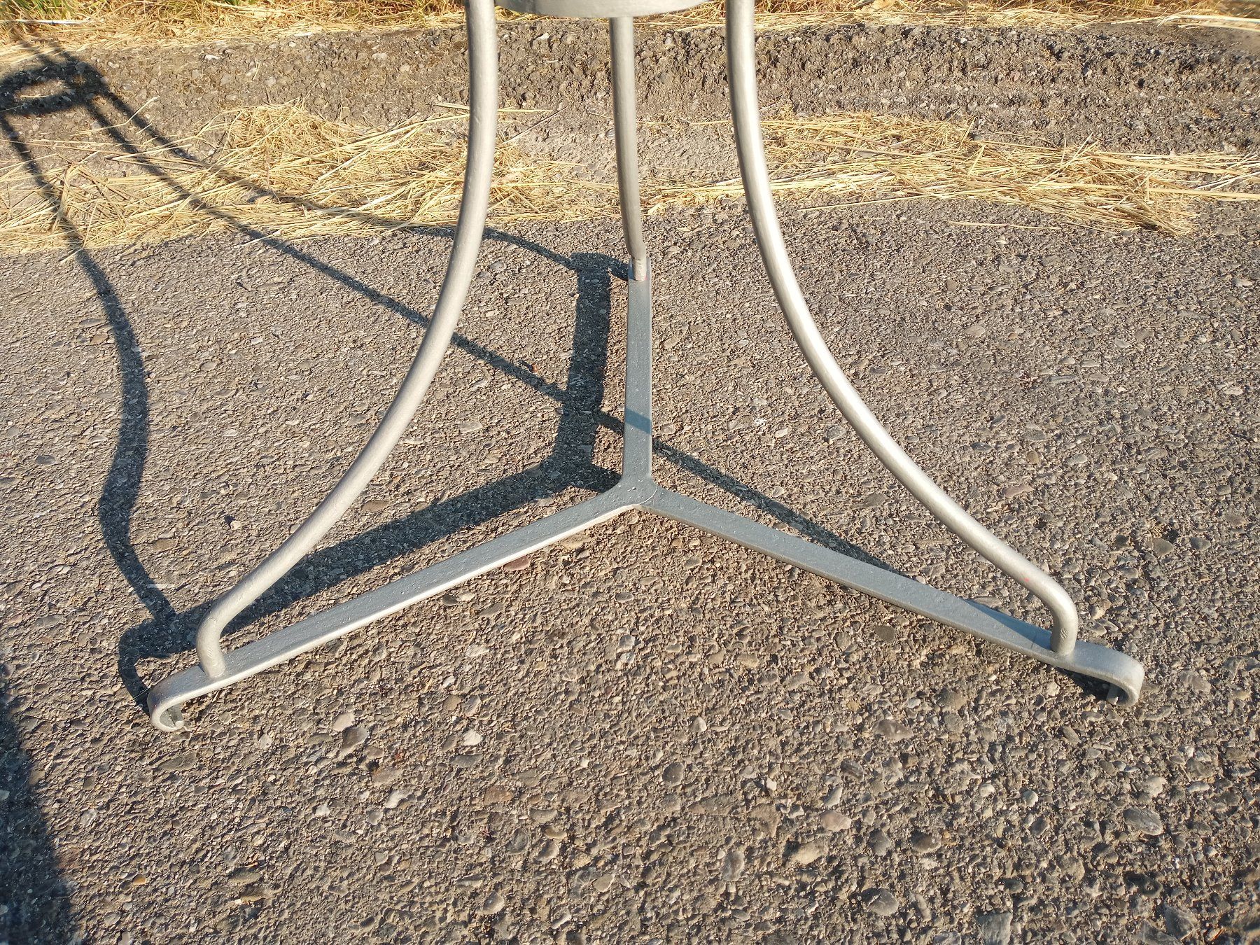 Tische: Antiker runder Gartentisch aus Metal – Gebraucht aus Prez-vers-Siviriez von Monija70 2