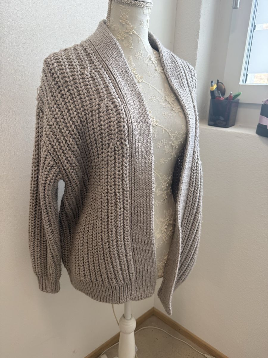 Vestes: Strickjacke von H&M – D'occasion à Itingen par jessi811