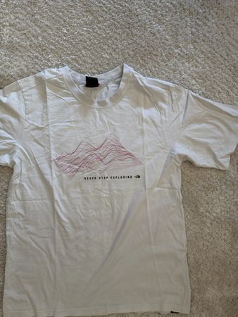 T-shirt The North Face blanc avec motif montagne graphique T