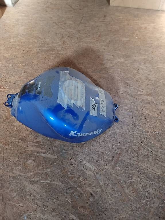 Sonstiges Fahrzeugzubehör: Tank ZX9 R-C.   29 – Gebraucht aus Aedermannsdorf von Automarkt 2