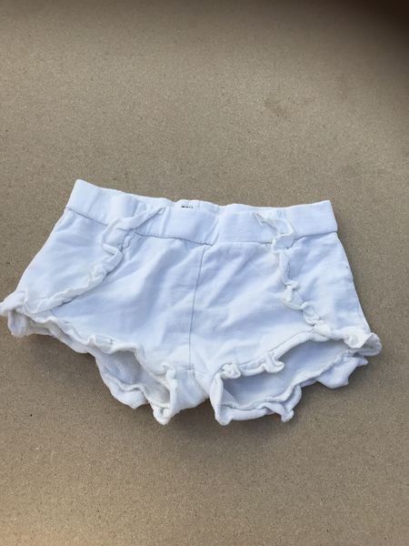 Pantaloni: Mädchen Shorts weiss 98/104 – Usato da Bergdietikon venduto da antovale