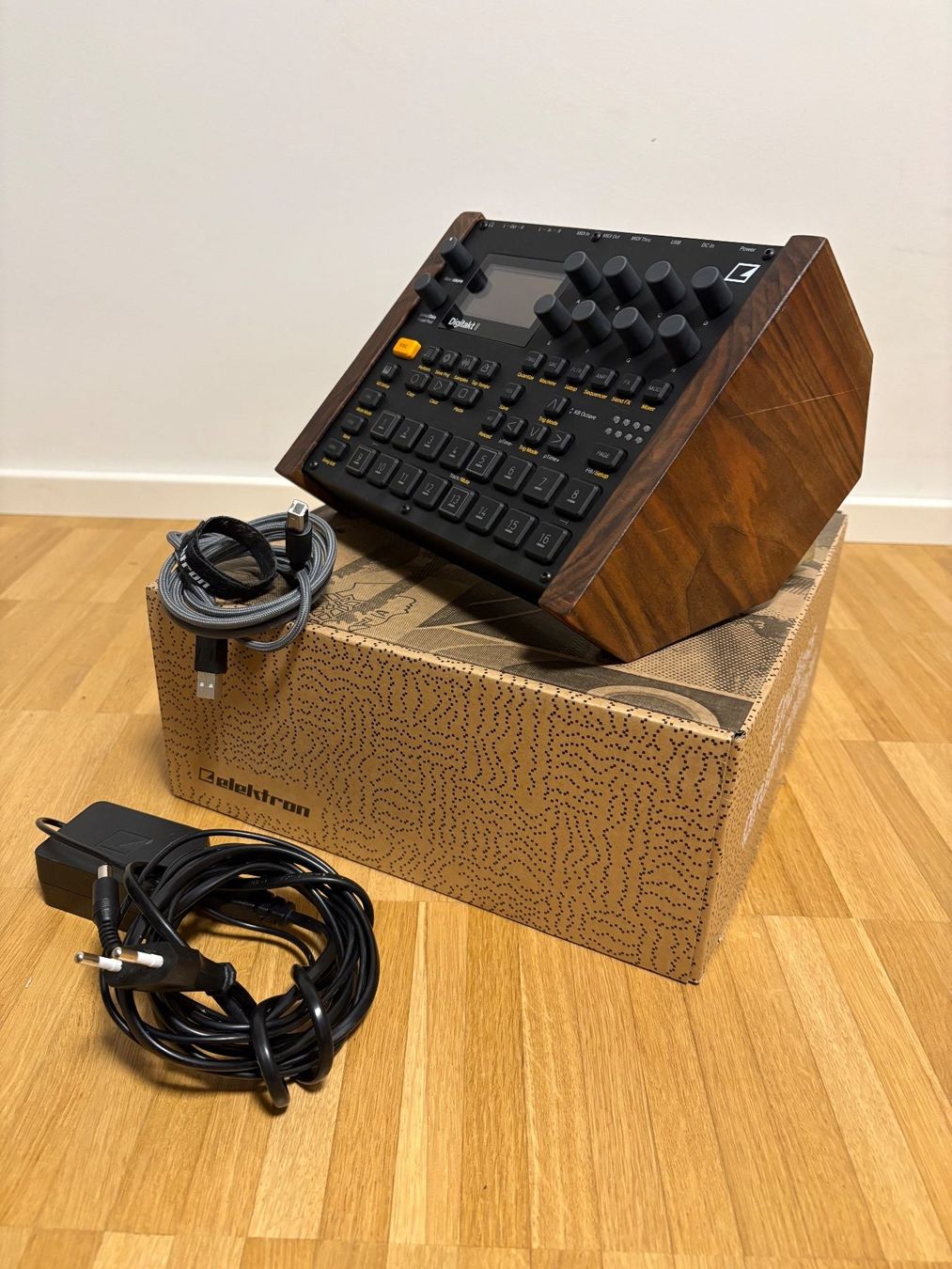 Strumenti musicali: Digitakt 2 mit Holz sides panels – Nuovo (secondo la descrizione) da Effingen venduto da Andromeda74 2