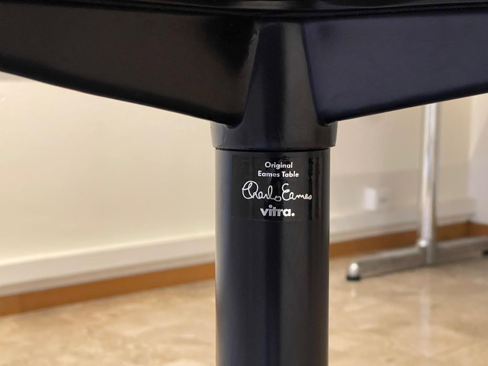 Tische: Vitra – Table ronde Original Eames Table – 150 cm – Gebraucht aus Genève von Pooch2013 2