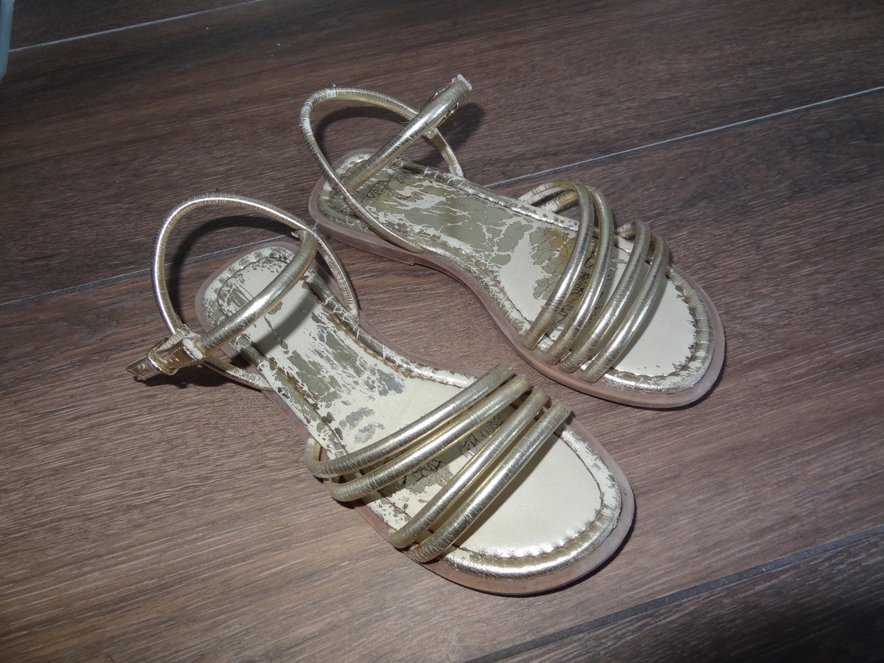 Zara Chaussures garçon: Sandales dorées enfant Taille 30 – D'occasion à Satigny par salvatore73