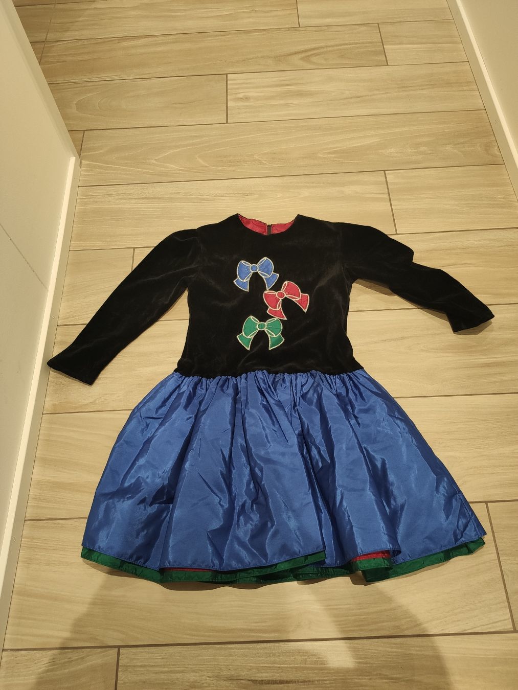 Kleider & Röcke: Festliches Kleid Grösse 140 – Gebraucht aus Dietikon von iksan
