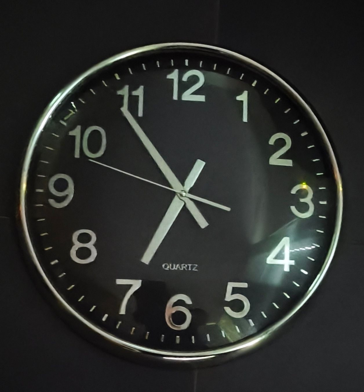 Orologi: Quarzwanduhr – Usato da Unterengstringen venduto da brosi1313