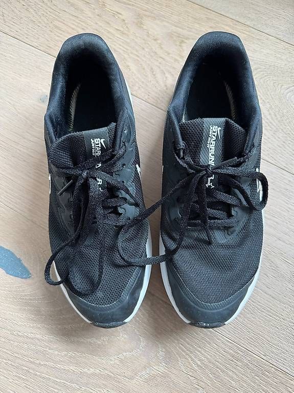 Scarpe da uomo: Sportschuhe Nike schwarz – Usato da Merenschwand venduto da np78