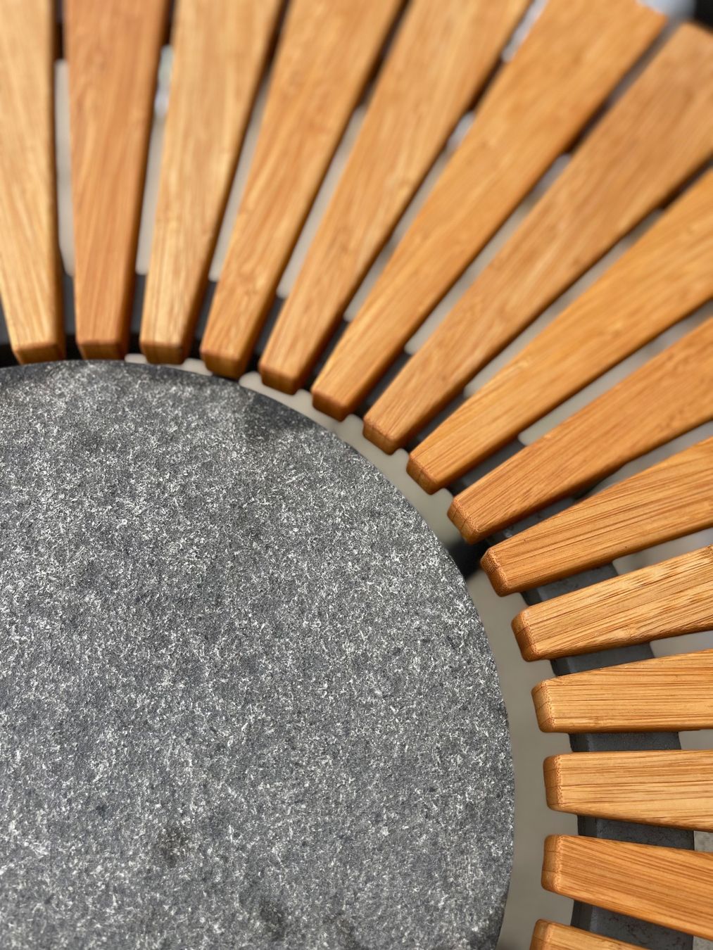 Houe Tische: HOUE Gartentisch CIRCLE - Mobitare – Gebraucht aus Küssnacht am Rigi von  7