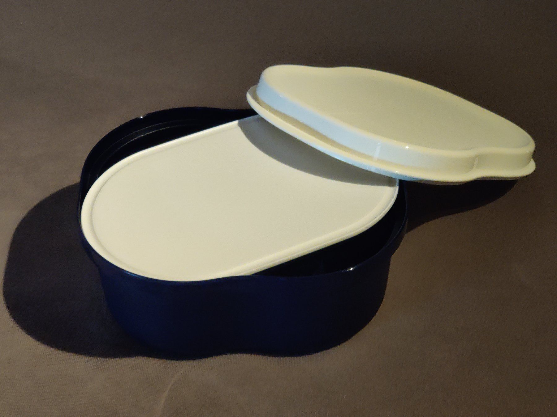 Tupperware Contenitori & Simili: Tupperware Brotbehälter & Schneidebrett – Nuovo (secondo la descrizione) da Langnau am Albis venduto da rdenzel 1