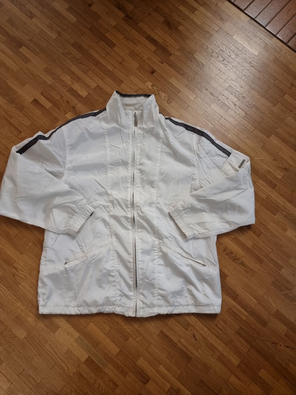 Giacche: Veste sport unisexe blanche  – Usato da Veyrier venduto da Leilazizou