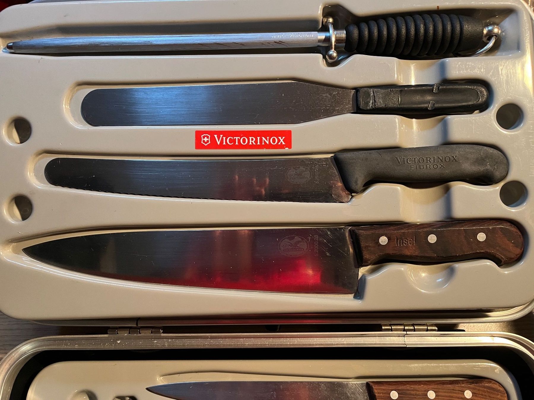 Victorinox Küchenmesser: Messerkoffer – Gebraucht aus Goldswil von Jordi7 1