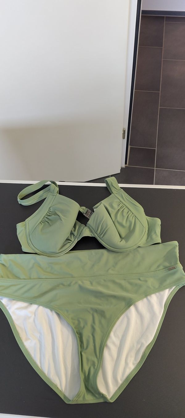 Badekleider & Bikinis: EXTEND Bikini Set Hellgrün High-Waist Gr. 46 / 46C – Gebraucht aus Felben-Wellhausen von Awallner