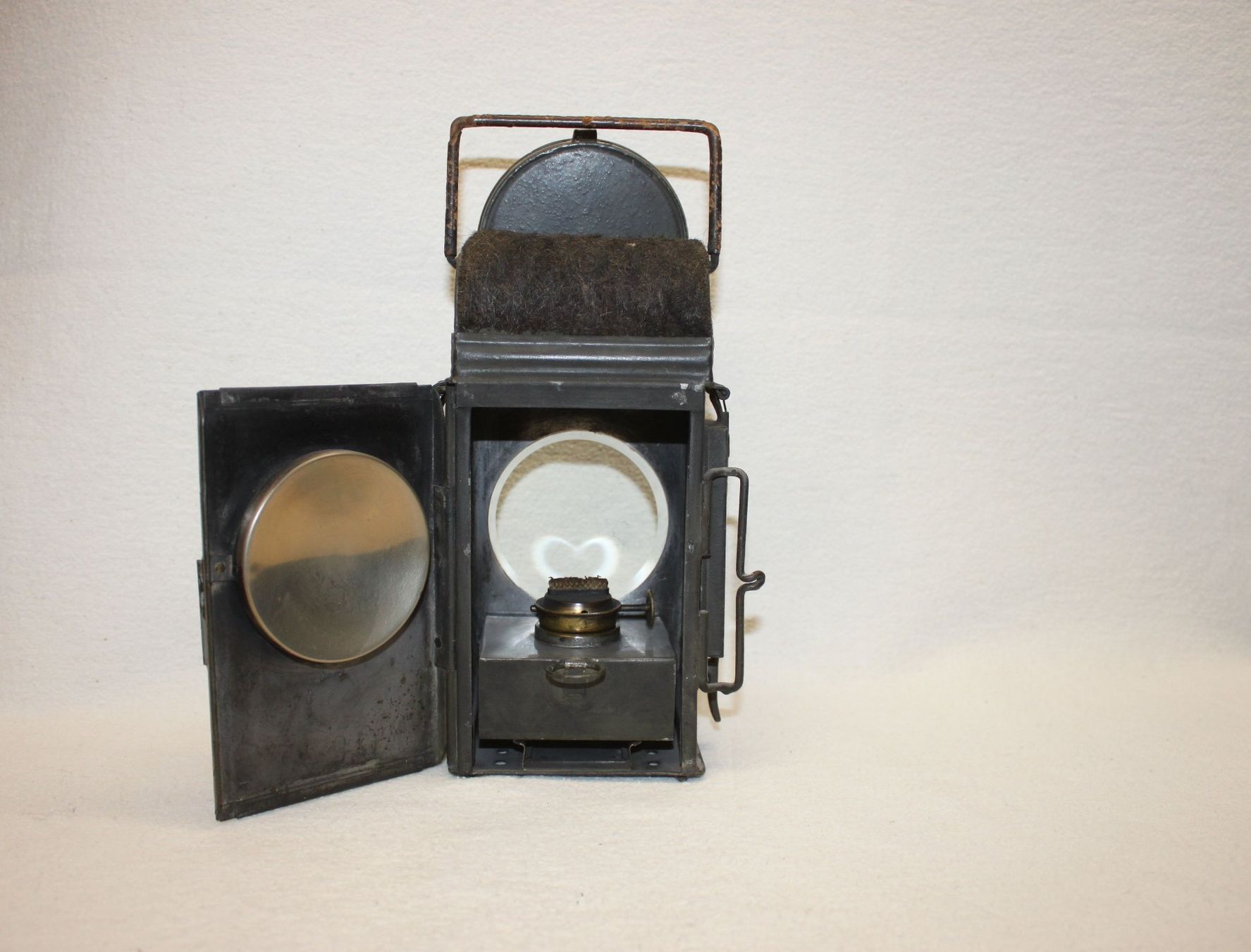 Lampade: Antike Öl - Blendlaterne, Handlaterne  Ca. um 1900 – Usato da Thun venduto da Amye 8