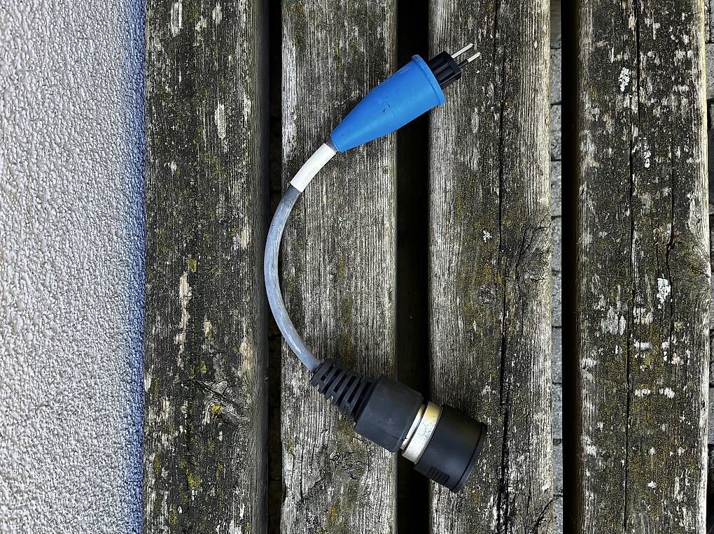 Batterie-Ladegeräte: JUICE Booster Adapterkabel T13/230V – Gebraucht aus Ennetmoos von erebus87