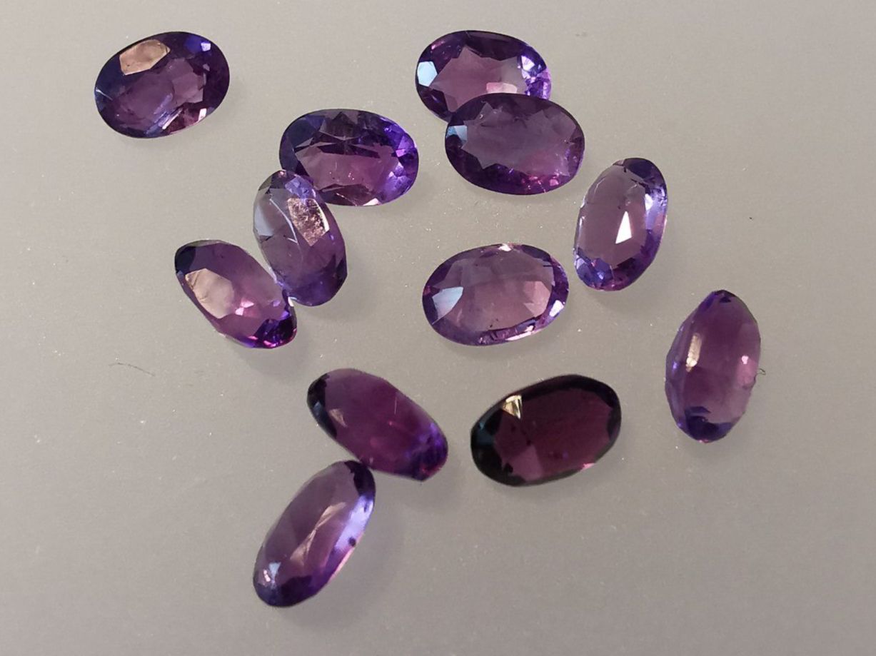 Pierres précieuses: 1 Stk. von 12 Amethysten, oval 7 x 5 mm,  AAA – Neuf avec emballage d'origine à Dierikon par Buntspecht-10 5