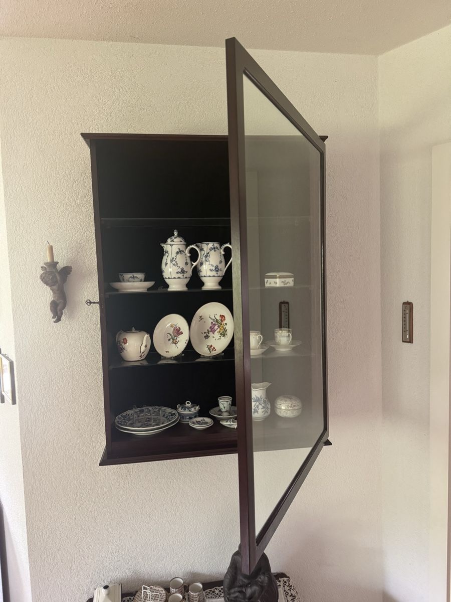 Vetrine: Holz Vitrine, furniert  – Usato da Langnau am Albis venduto da pla_2vk5 3