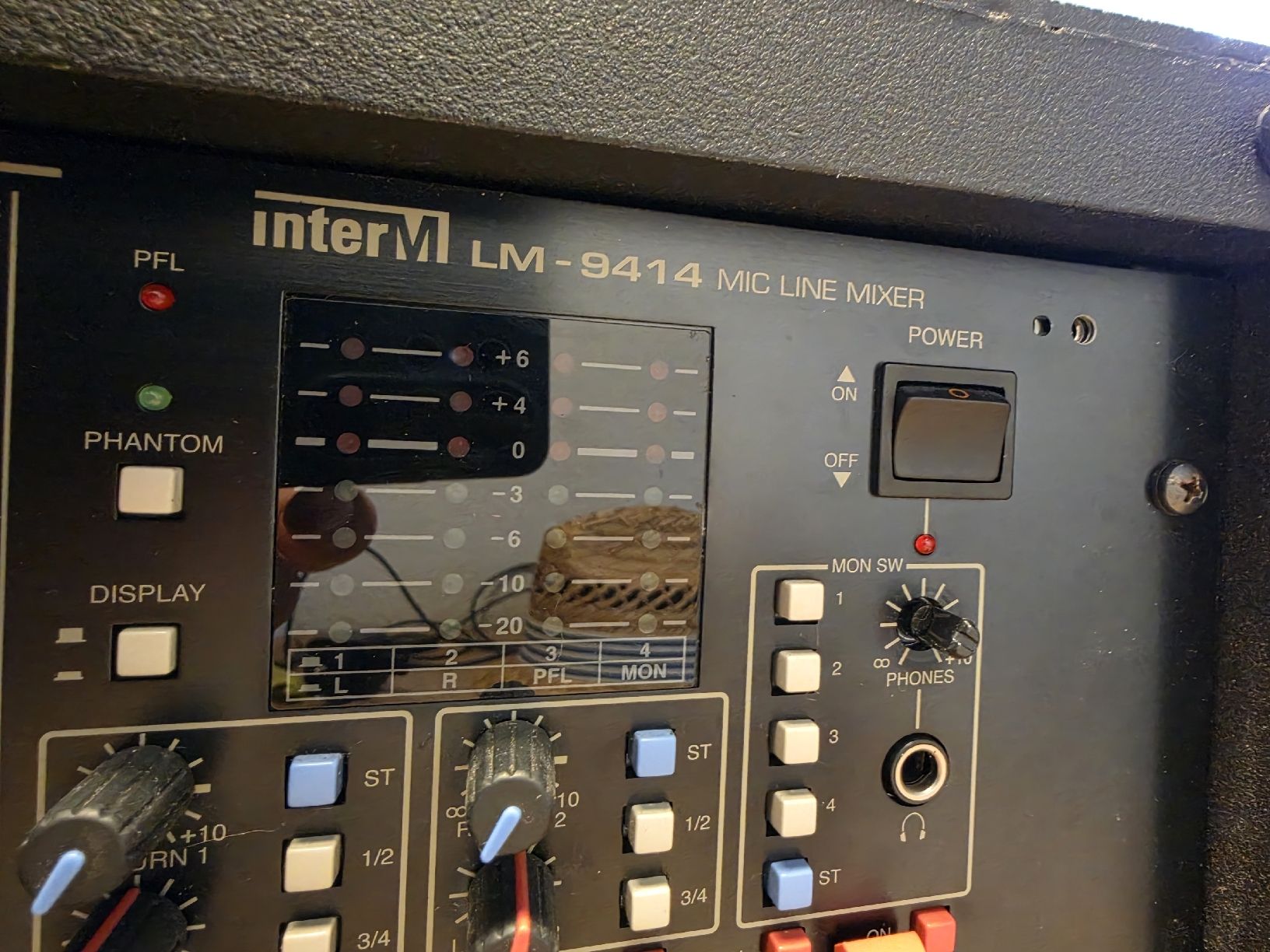 Console di mixaggio: SKB Mischpult and Computer Case mit interM LM-9414 Mixer – Usato da Nussbaumen AG venduto da Martinfal 4
