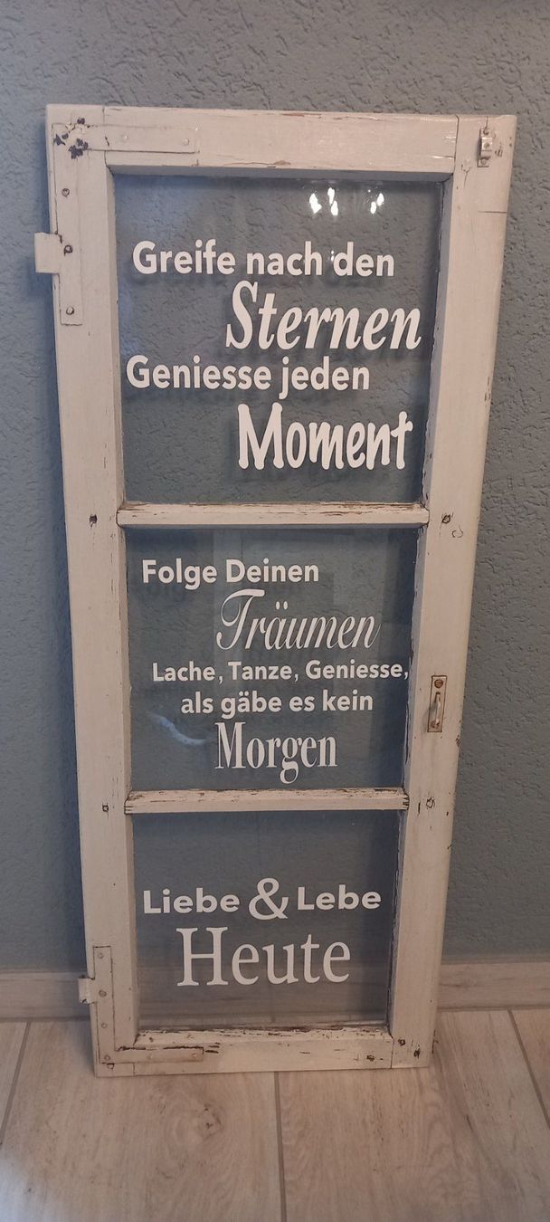 Tutte le decorazioni: Altes Fenster schön dekoriert – Usato da Buttwil venduto da K_und_K