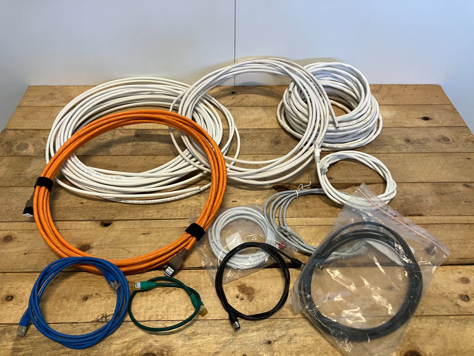 Kabel: Post. div. Antennen, Netzwerk, Serverkabel div. Länge ab 1.- – Gebraucht aus Lichtensteig von Buy24International