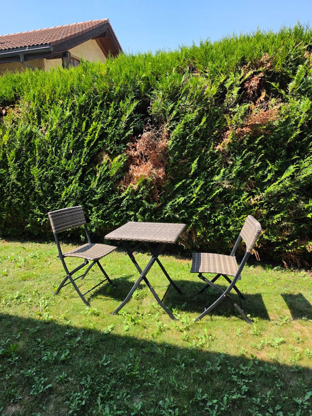 Set de table et chaises: Table avec deux chaises – D'occasion à Saxon par aur_2ffw