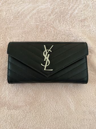 Portemonnaie Saint Laurent schwarz Leder Chevron Klappe Reis