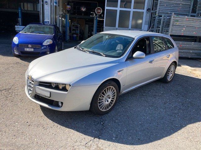 Alfa Romeo Automobili: Alfa Romeo 159 SW 2.4 JTD 20V – Usato da Frauenkappelen venduto da Autohaus-Bern