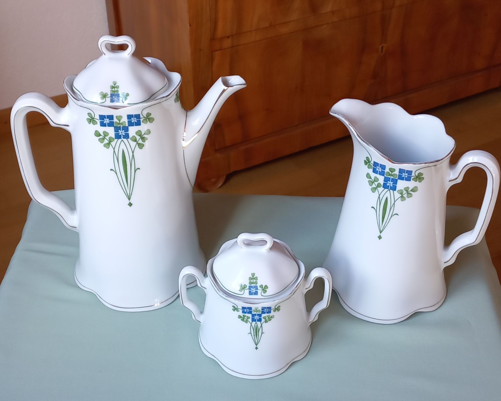 Set di piatti: Antike Jugendstil Kaffee Service. – Usato da Buchs AG venduto da Dzirul 1