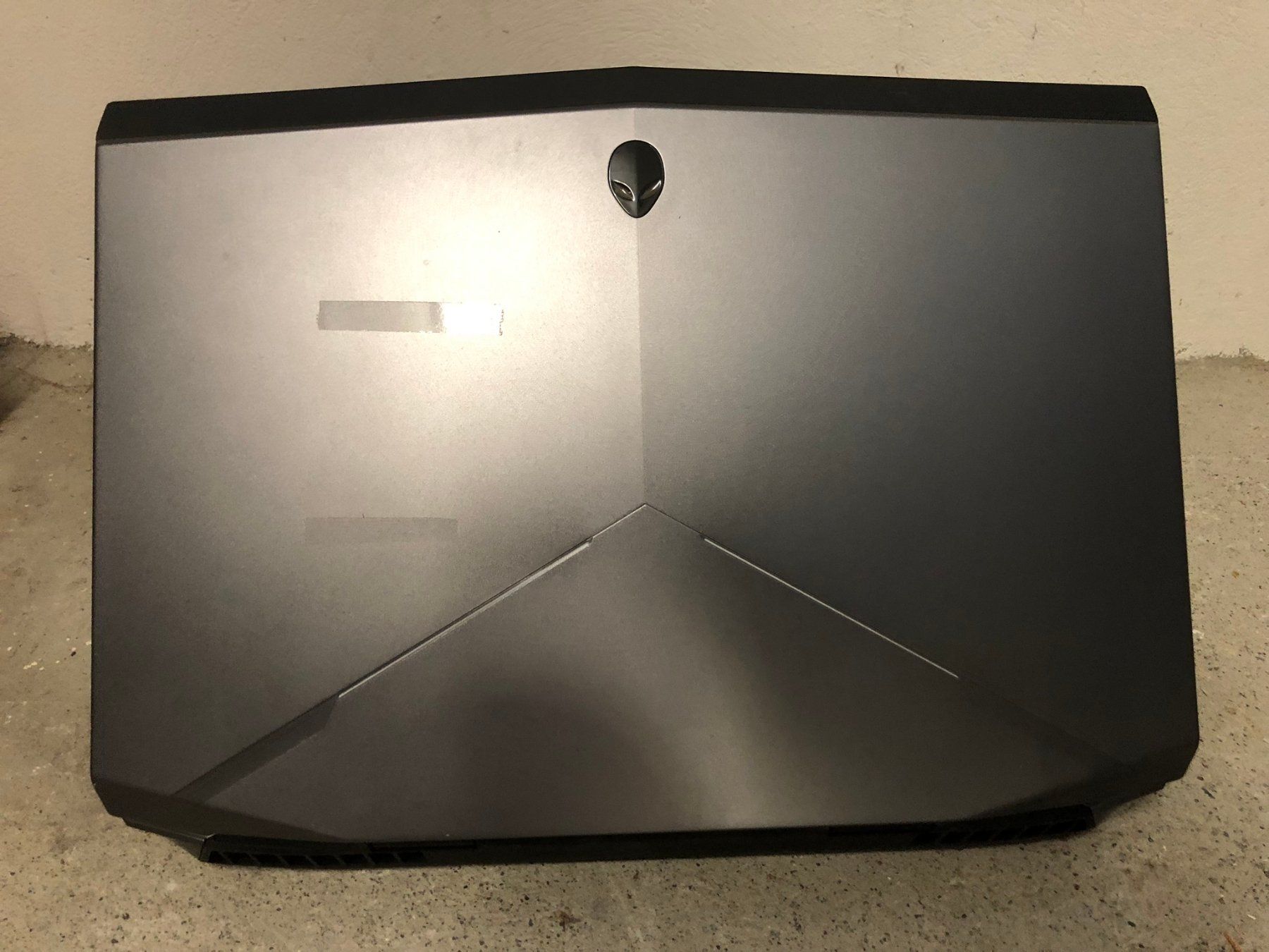 Alienware Notebooks: Laptop ALIENWARE 17 (Dell) defekt – Defekt aus Hinterkappelen von atomschnee 2